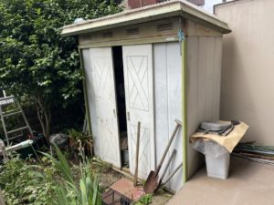 物置の解体回収作業の様子