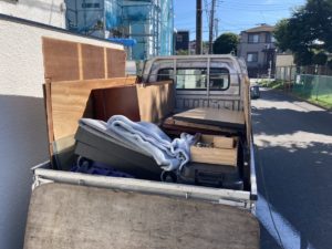 柏市の大型家具を軽トラックで回収の様子