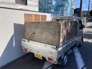柏市の大型家具を軽トラックで回収の様子2