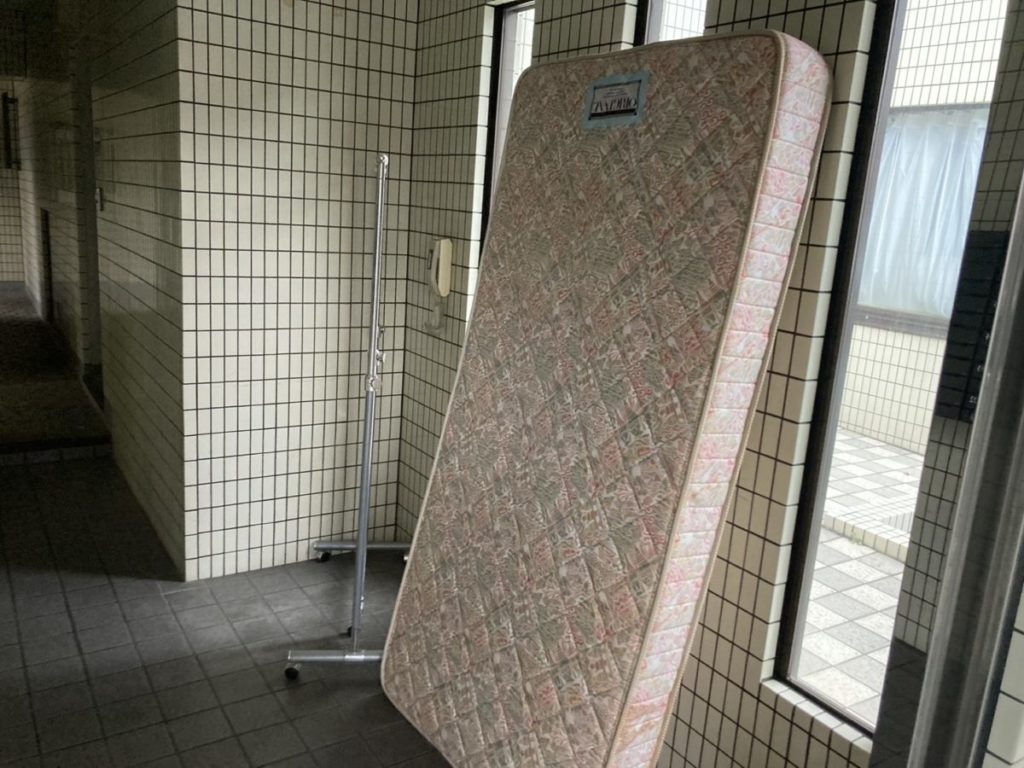 引越し不用品回収　マットレス